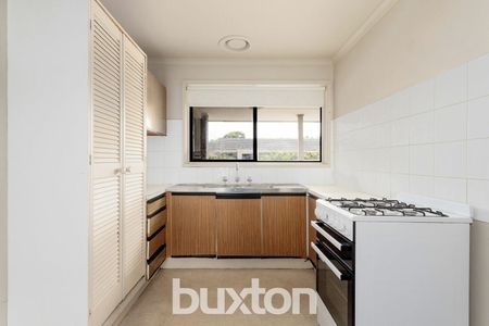 DELIGHTFUL 3 BEDROOM ABODE! EASY & LOW MAINTENACE LIVIING - Photo 3