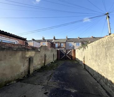 2 bedroom terraced house to rent - Photo 3