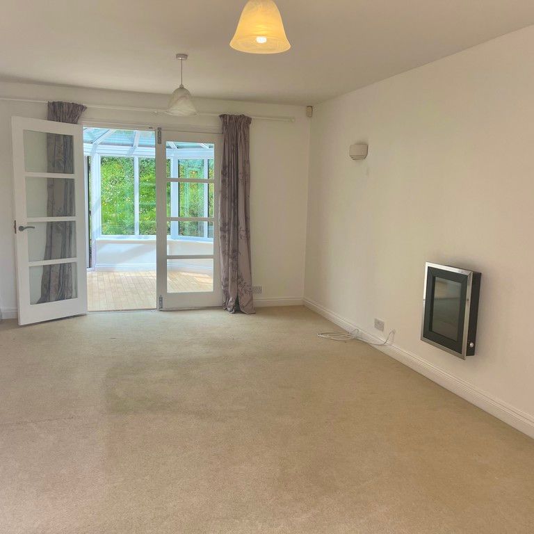 5 bedroom Five Bedroom Detached Home to rent - Photo 1