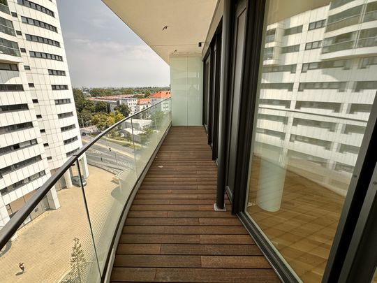 Luxurious apartment in a perfect location by the New Danube! - Photo 1