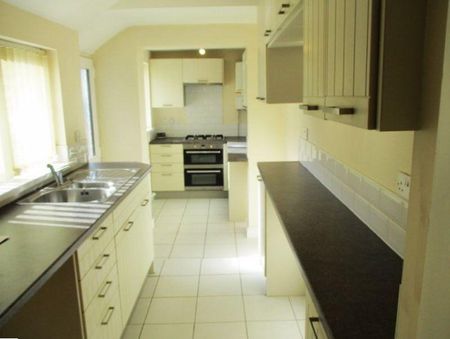 2 bedroom terraced house to rent - Photo 4