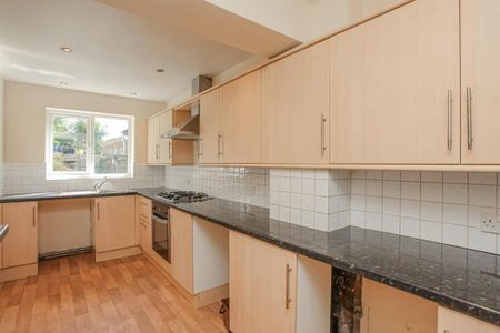 3 bedroom end of terrace house to rent - Photo 4