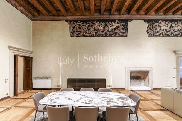 Prestigioso piano nobile affrescato nel cuore di Verona - Photo 1