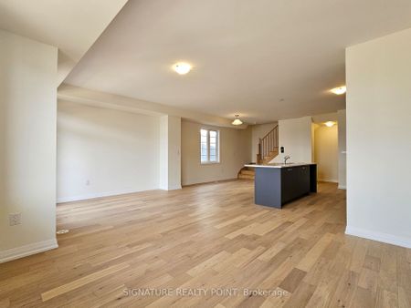 Townhouse For Lease | X8055988 - Photo 4