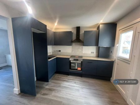 4 bedroom end of terrace house to rent - Photo 3