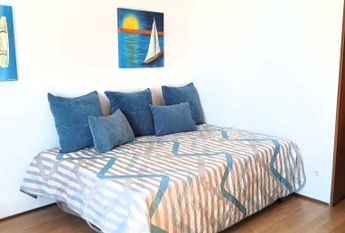 Furnished and equipped T0 flat next to Wisteria!