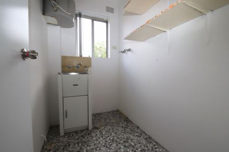 Spacious Two-Bedroom Unit in Prime Punchbowl Location - Photo 5