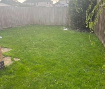 Lutterworth, Leicestershire, LE17 - Photo 2