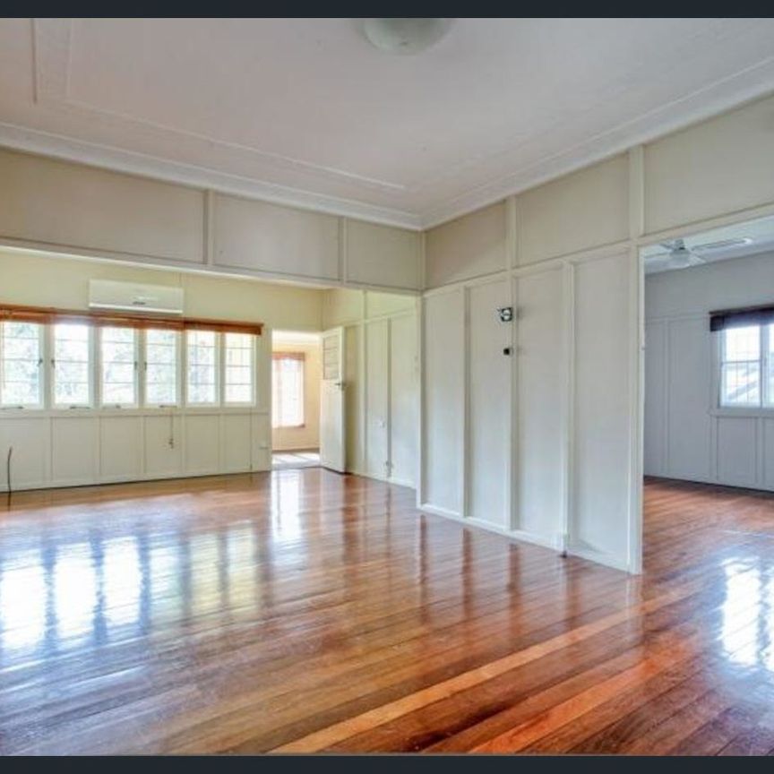Charming Annerley Classic. Your Perfect Home Awaits - Photo 1