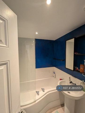 1 bedroom in a house share to rent - Photo 4