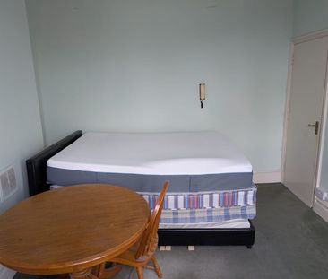 Studio Flat, Holmdale Road, NW6 - Photo 3