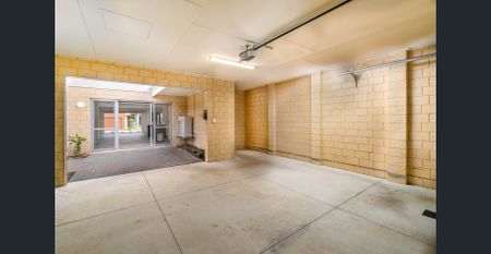 TWO STOREY - 3 BEDROOM HOME IN WILLETTON CATCHMENT ZONE! - Photo 4