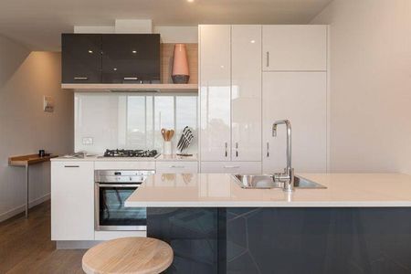 Executive Furnished Apartment in Resort-Style Sandringham Complex - Photo 2