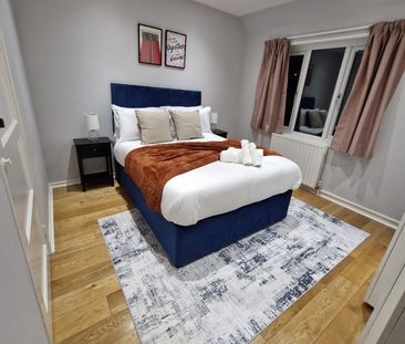 3 Bed Semi-Detached House, Hendon, NW4 - Photo 2