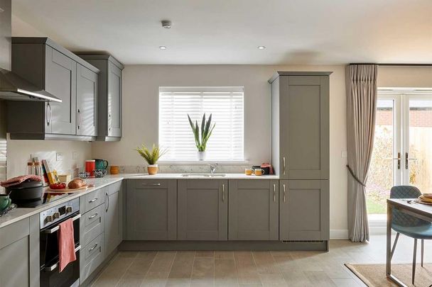 4 bedroom end of terrace house to rent - Photo 1