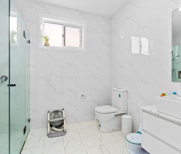 Spacious 6-Bedroom Family Home Now Available To Rent - Photo 3