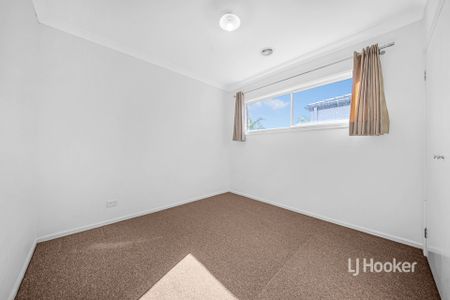 11 Derham Drive, Point Cook VIC, Belconnen - Photo 4
