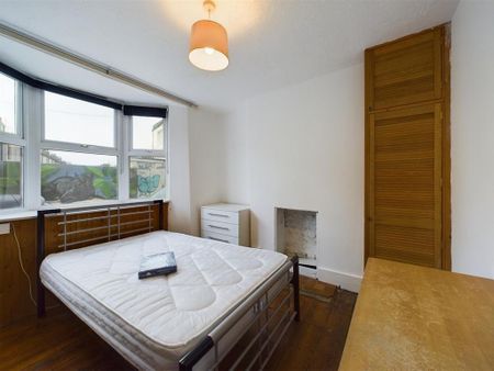 4 bedroom terraced house to rent - Photo 3