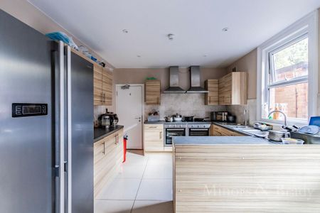 1 bedroom in a house share to rent - Photo 4