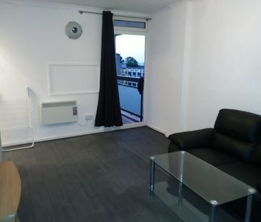 Room in a Shared Flat, William Harvey House, SW19 - Photo 3