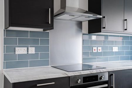 3 bedroom semi-detached house to rent - Photo 5