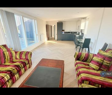 3 bedroom flat to rent - Photo 4