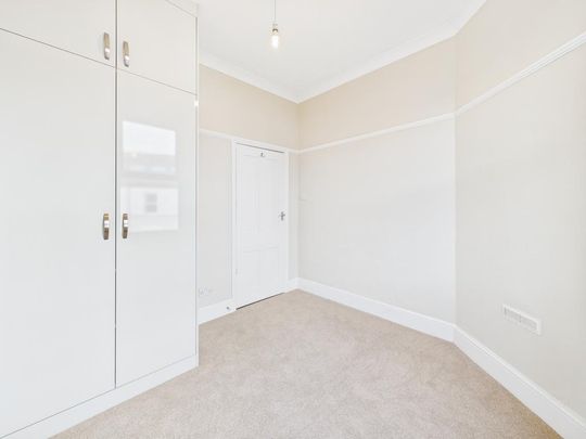 4 bedroom flat to rent - Photo 1