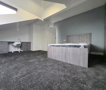 3 bedroom end of terrace house to rent - Photo 2