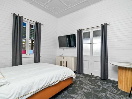 Executive 4 Bedroom Home - Fully Furnished - Photo 5