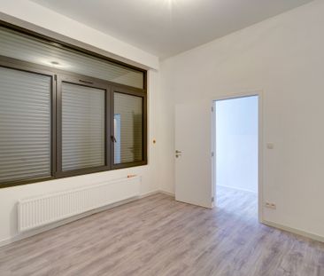 Gerenoveerd 1-slaapkamerappartement met terras in Antwerpen - Photo 1