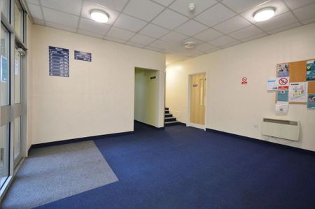 3 bedroom flat to rent - Photo 2