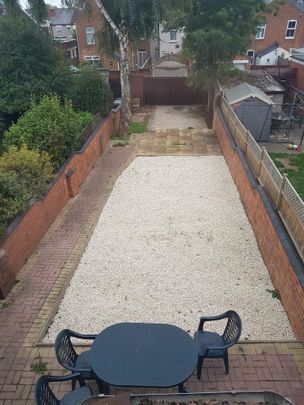 1 bedroom in a house share to rent - Photo 1
