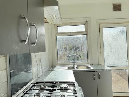 Deacon Crescent, Doncaster. DN11 0SY - Photo 4