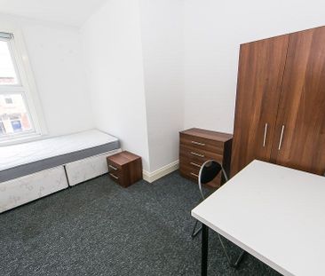 Estcourt Terrace, Headingley, Leeds - Photo 3