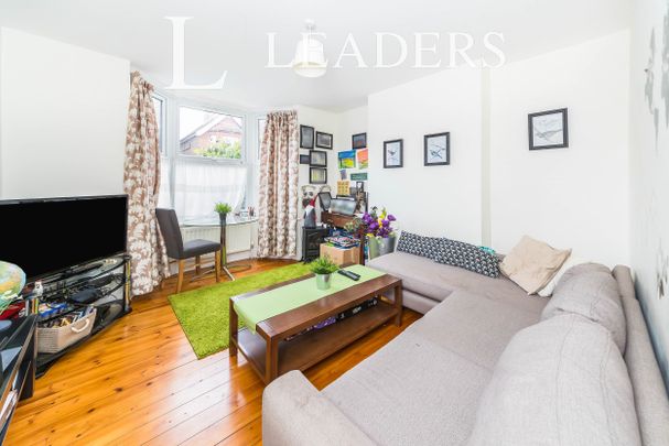 4 bedroom house to rent Cantelupe Road, RH19 - Photo 1