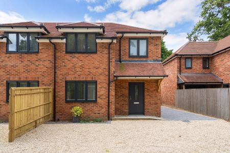 3 bedroom semi-detached house to rent - Photo 3