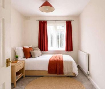 Limes Avenue, Horley, RH6 - Photo 5