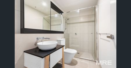 Spacious, perfect location - Photo 5