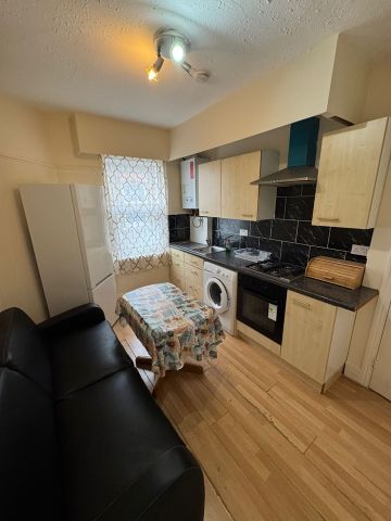 1 Bed Flat, Green Lanes, N13 - Photo 5