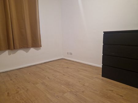 3 Bed Flat, Roberta Street, E2 - Photo 4