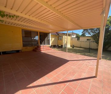 Charming 3-Bedroom Home - Photo 3