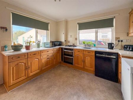 4 bedroom bungalow to rent - Photo 5