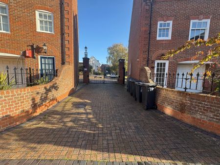 Thames Street, Poole - Photo 3