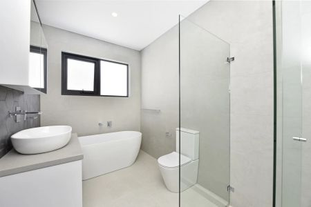 Luxury Townhouse with Northerly Aspect in Boutique Complex - Photo 4