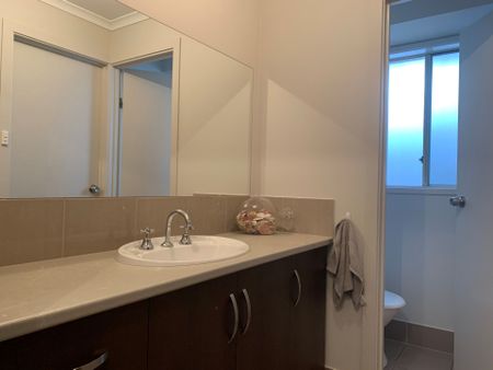 5 Bedroom Family Home - Photo 3