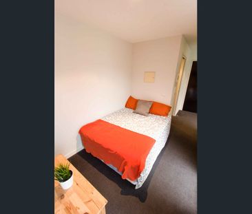 Melbourne Student House - Large L-Shaped apartment for couples - Photo 3