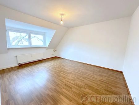 Moderne Dachgeschosswohnung in zentraler Lage - Photo 2