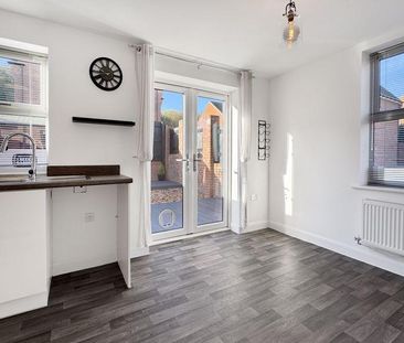 3 bedroom semi-detached house to rent - Photo 1