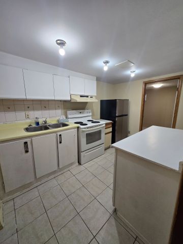 For Lease - 14 Richardson Drive Unit# B, Aurora, Ontario - Photo 2