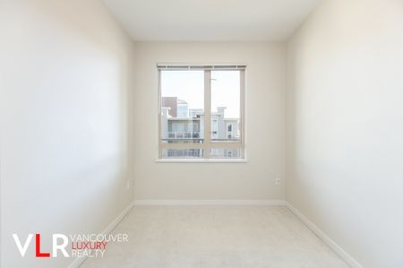 Condo in North Vancouver, BC - Photo 4